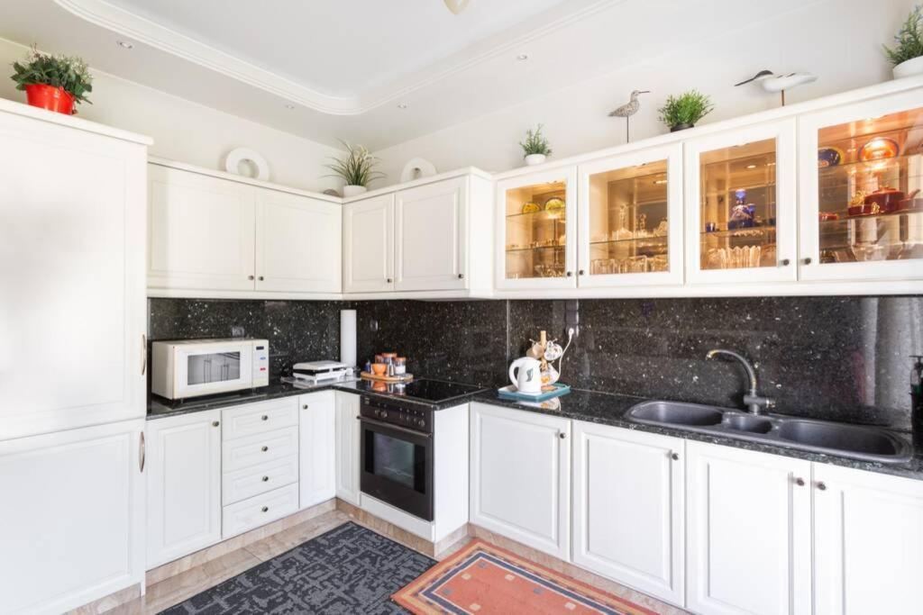 Two Bedroom Near Alimos Marina ! *