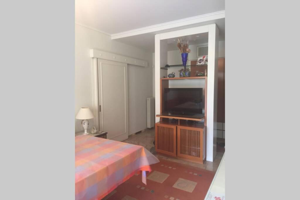Two Bedroom Near Alimos Marina !