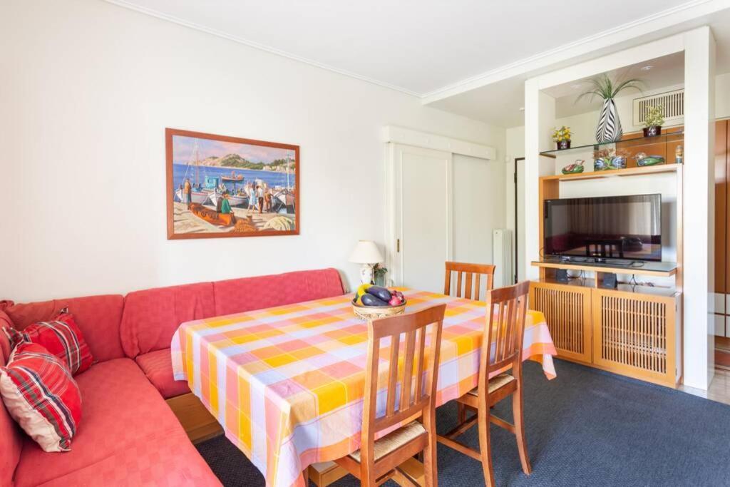 Apartment Two Bedroom Near Alimos Marina ! Athens